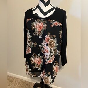 Flowy Black Floral Top Size L